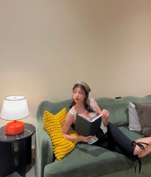 Thitiya Jirapornsilp Instagram - Vacay 🛋️📓🧶🍯

#CHANELMakeup #CHANELBeauty