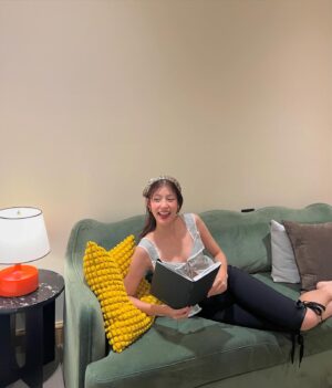 Thitiya Jirapornsilp Instagram - Vacay 🛋️📓🧶🍯

#CHANELMakeup #CHANELBeauty