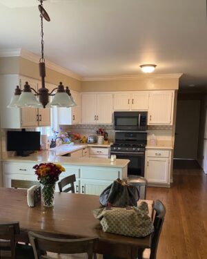 Tiffany Brooks Instagram - New kitchen, who dis? #KitchenUpgrade

Swipe for the before ➡️

#renovation #interiordesign #newkitchen #beforeafter #freshaf