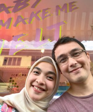 Tika Bravani Instagram - Happy forty dear hubby @dimsad77 

Barakallah..
Semoga bahagia dan selalu sehat lahir batin ❤️