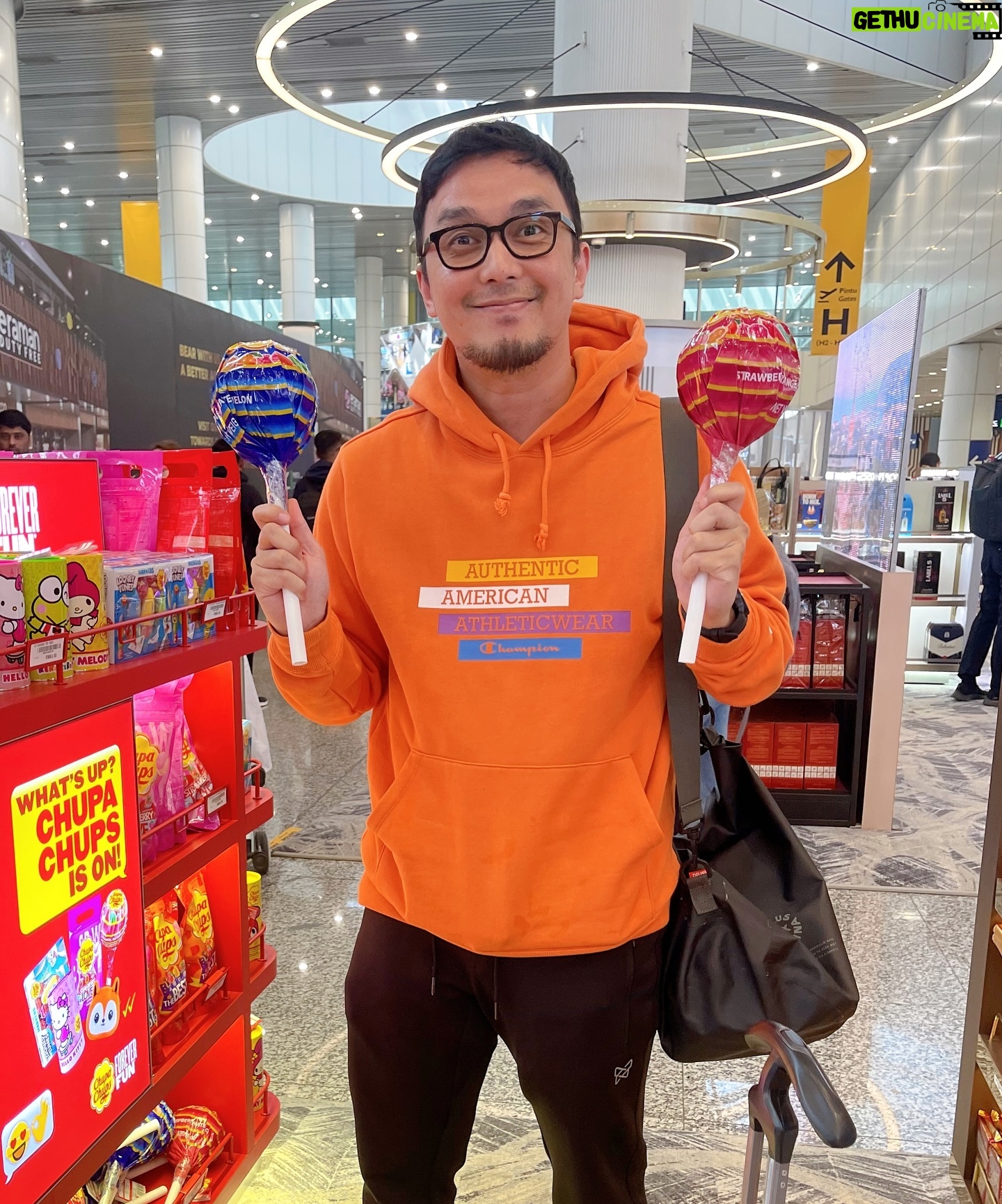 Tika Bravani - 17.6K Likes - Happy forty dear hubby @dimsad77
Barakallah..
Semoga bahagia dan selalu sehat lahir batin ❤️