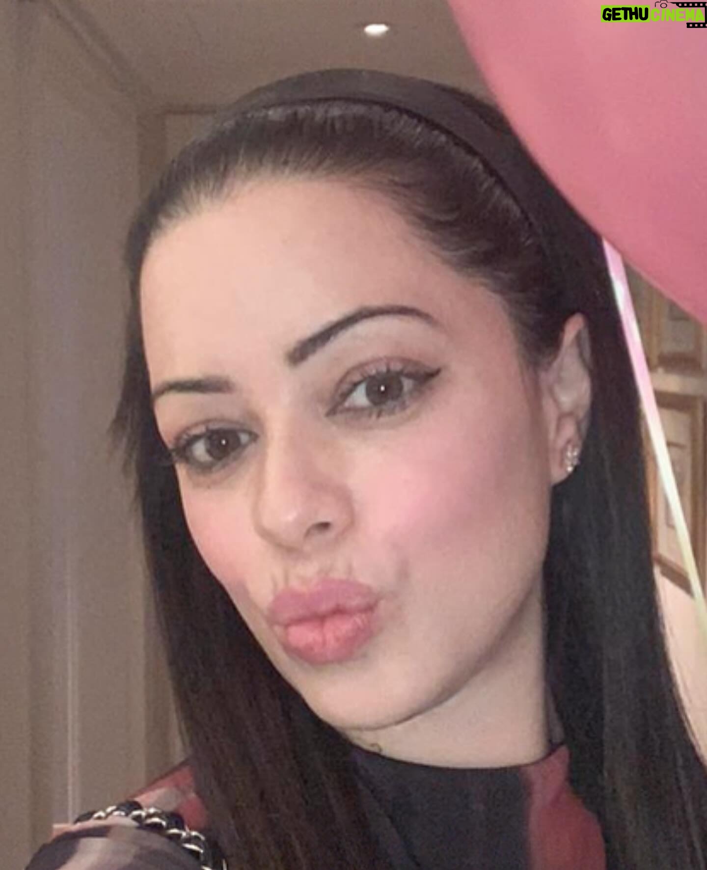 Tina Barrett - 5.1K Likes - Thank you so much for all your lovely #birthday wishes love you all 🩷🙌🥂✨💋 #birthdaygirl 💋🩷