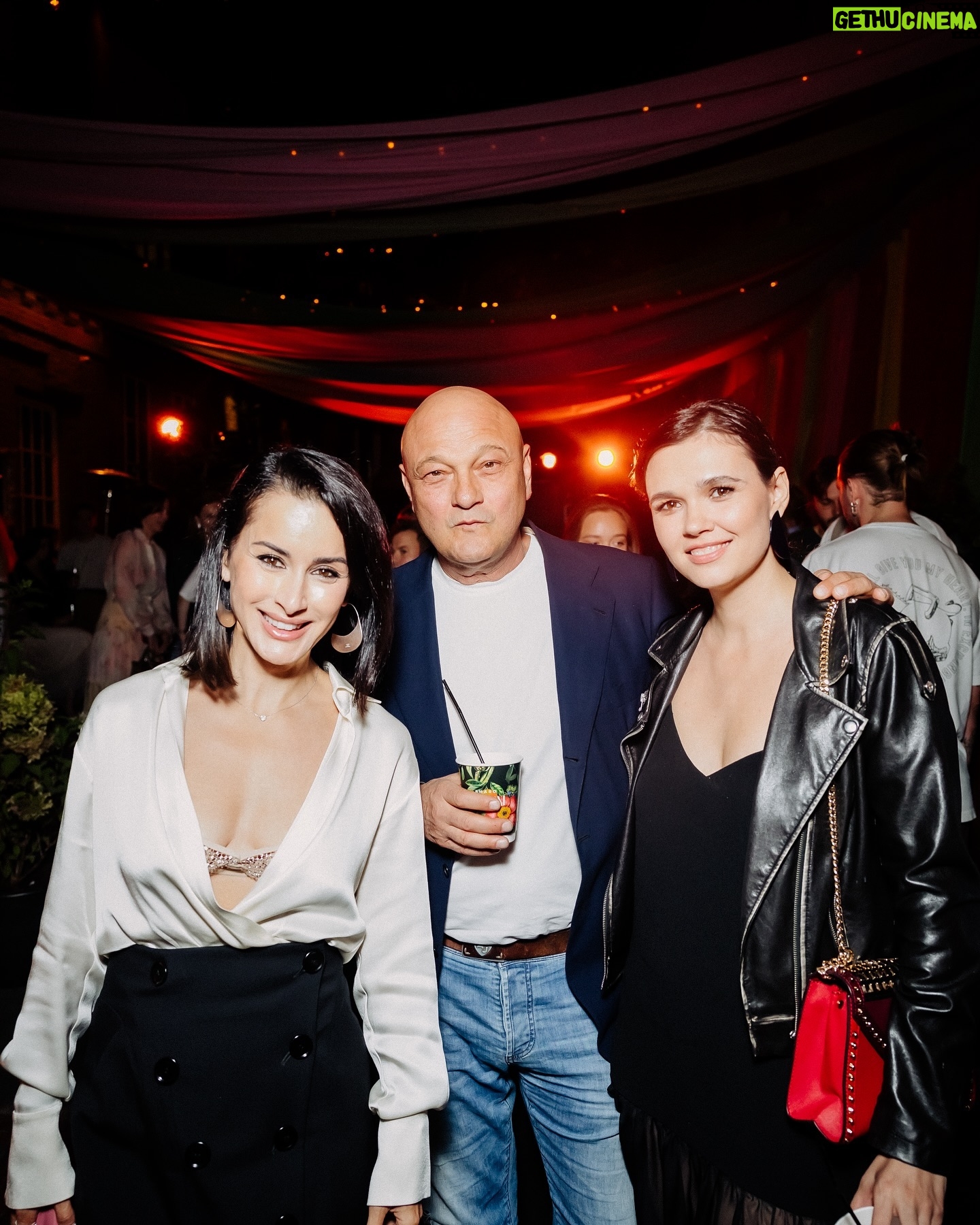 Tina Kandelaki - 3 Likes - ŠŠ°Š²Š°Š¹Ńе ŃŠµŃŃŠ½Š¾, Š³Š¾Š²Š¾ŃŠøŃŃ Š¾ ŃŠ¾Š¼, ŃŃŠ¾ Š²Ń Š»ŃŃŃŠøŠµ, можно, ŃŠ¾Š»Ńко когГа ŃŃŠ¾Š¼Ń еŃŃŃ ŃŠµŠ°Š»ŃŠ½ŃŠµ ŠæŠ¾Š“ŃŠ²ŠµŃжГениŃ.
ŠŃŠµŃŠ° на Š½Š°Ńем Š²ŠµŃеŃе Ń @tnt_online ни Ń ŠŗŠ¾Š³Š¾ не Š±Ńло ŃŠ¾Š¼Š½ŠµŠ½ŠøŠ¹, ŃŃŠ¾ ŠæŠ°Š»ŃŠ¼Š° ŠæŠµŃŠ²ŠµŠ½ŃŃŠ²Š° по моГноŃŃŠø ā Ń Š½Š°Ń. ŠŠ° не ŃŠ¾Š»Ńко по моГноŃŃŠø, Š¼Ń ŠæŠµŃŠ²Ńе во Š²Ńем. ŠŠ°ŃŠø Š“ŃŃŠ·ŃŃ, блогеŃŃ, ŃŠµŠŗŠ»Š°Š¼Š¾Š“Š°ŃŠµŠ»Šø ā ŃŃŠ¾ не ŠæŃоŃŃŠ¾ ŠŗŠ¾Š¼ŠæŠ°Š½ŠøŃ Š“Š»Ń Ń
Š¾ŃŠ¾Ńего Š²ŠµŃеŃа, но Šø Š½Š°ŃŠø Š³ŠµŃŠ¾Šø. ŠŠ½Šø ŠæŠ¾ŠŗŠ°Š·ŃŠ²Š°ŃŃ ŃŠ²Š¾Š¹ ŠæŃŠ¾ŃеŃŃŠøŠ¾Š½Š°Š»ŠøŠ·Š¼ на ŃŠ²Š¾ŠøŃ
ŠæŠ»Š¾ŃŠ°Š“каŃ
, а Š¼Ń ŠæŠ¾Š“Š“ŠµŃŠ¶ŠøŠ²Š°ŠµŠ¼ ŠøŃ
на ŃŠ²Š¾ŠøŃ
.
ŠŠ¾Š»Š³Š¾Šµ Š²ŃŠµŠ¼Ń Š±ŃŠ»Š¾ ŠæŃŠøŠ½ŃŃŠ¾ Š¾ŃŠøŠµŠ½ŃŠøŃŠ¾Š²Š°ŃŃŃŃ Š½Š° Š·Š°ŠæŠ°Š“Š½ŃŠµ аналоги. ŠŠ¾ ŃŠµŠ¹ŃŠ°Ń Š¼Ń Š“Š¾ŠŗŠ°Š·ŃŠ²Š°ŠµŠ¼, ŃŃŠ¾ ŃŃŠ¾ Š±ŃŠ»Š° болŃŃŠ°Ń Š¾ŃŠøŠ±ŠŗŠ°. ŠŠµŠ“Ń ŃŠ¾ ŠŗŠ¾Š»ŠøŃŠµŃŃŠ²Š¾ ŃŠ°Š»Š°Š½ŃливŃŃ
Š»ŃŠ“ей, ŠŗŠ¾ŃŠ¾ŃŃŠµ еŃŃŃ Š² Š½Š°ŃŠµŠ¹ инГŃŃŃŃŠøŠø, ŃŠæŠ¾ŃŠ¾Š±Š½Ń ГелаŃŃ Š°Š±ŃŠ¾Š»ŃŃŠ½Š¾ конкŃŃŠµŠ½ŃŠ½ŃŠ¹ ŠæŃŠ¾Š“ŃŠŗŃ.
ŠŃŠµŃŠ° Š¼Ń Š±ŃŠ»Šø в ŠŗŃŃŠ³Ń Š»ŃŠ“ей, ŠŗŠ¾ŃŠ¾ŃŃŠµ Š³Š¾ŃŠ¾Š²Ń ŃŠ°ŃŃŠøŃŃŃŃ Š³ŃŠ°Š½ŠøŃŃ Šø ŠæŠ¾ŠŗŠ°Š·ŃŠ²Š°ŃŃ ŃŠ²Š¾Ń ŠŗŃŃŃŠ¾ŃŃŃš„