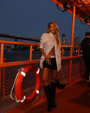 Tinashe Instagram - As I walked onto the ship someone deadass screamed at me “ALL HANDS ON DECK”
