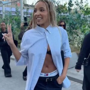 Tinashe Instagram - As I walked onto the ship someone deadass screamed at me “ALL HANDS ON DECK”