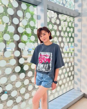 Tong Wang Instagram - 真的很需要神攝手耶😆😆😆

OOTD @merci.820 

#愛的榮耀 越來越刺激了啦🤯🤯🤯
@ftvdrama8 #民視八點檔 
#蔡小葉 #嚇到吃手手
