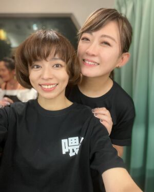 Tong Wang Instagram - 豬哥瞳 正式出道😂
在張芸京老師的演唱會

又哭又笑的美好夜晚
繼續一起陪伴，一起勇敢走下去💪🏻

格子套裝 @y1korea 
#張芸京 #我想對你說 #張芸京河岸留言2024 
#我陪你 #讓我照顧你 

謝謝舒華幫我吹頭髮🤣真的效果滿分💯
@driven_joann