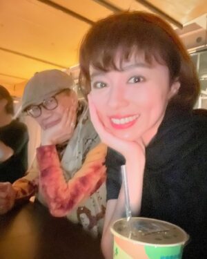 Tong Wang Instagram - 豬哥瞳 正式出道😂
在張芸京老師的演唱會

又哭又笑的美好夜晚
繼續一起陪伴，一起勇敢走下去💪🏻

格子套裝 @y1korea 
#張芸京 #我想對你說 #張芸京河岸留言2024 
#我陪你 #讓我照顧你 

謝謝舒華幫我吹頭髮🤣真的效果滿分💯
@driven_joann