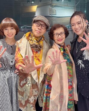 Tong Wang Instagram - 豬哥瞳 正式出道😂
在張芸京老師的演唱會

又哭又笑的美好夜晚
繼續一起陪伴，一起勇敢走下去💪🏻

格子套裝 @y1korea 
#張芸京 #我想對你說 #張芸京河岸留言2024 
#我陪你 #讓我照顧你 

謝謝舒華幫我吹頭髮🤣真的效果滿分💯
@driven_joann
