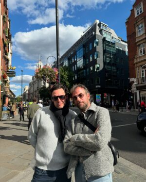 Tonia Sotiropoulou Instagram - London and new beginnings ❤️ 🇬🇧

#london #september #naturelover #friends #flowers