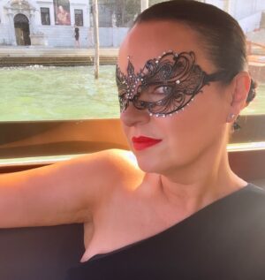 Triona McCarthy Instagram - As the Venice Film Festival takes centre stage right now, my insta is feed is full of fabulous photos & I'm transported back to all the glamour, fun & excitement of past moments with @armanibeauty 🎬✨ #nostalgicvibes