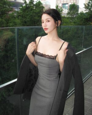 Tsai Jui-hsueh Instagram - 我還缺一個小秘書🖤
有人要來面試嗎？