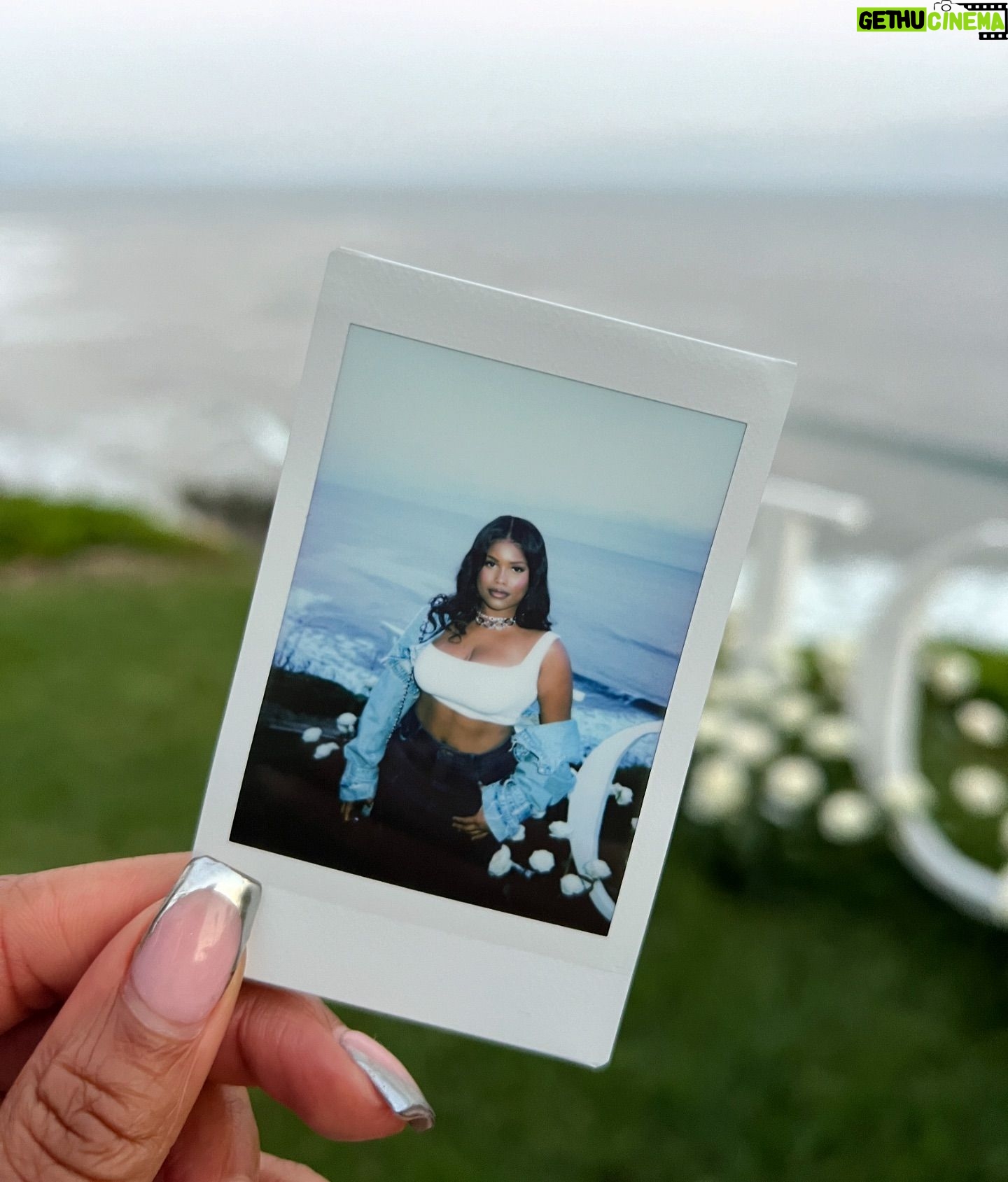 Tyla Gomez - 1.2K Likes - hello september, be good to me 💗