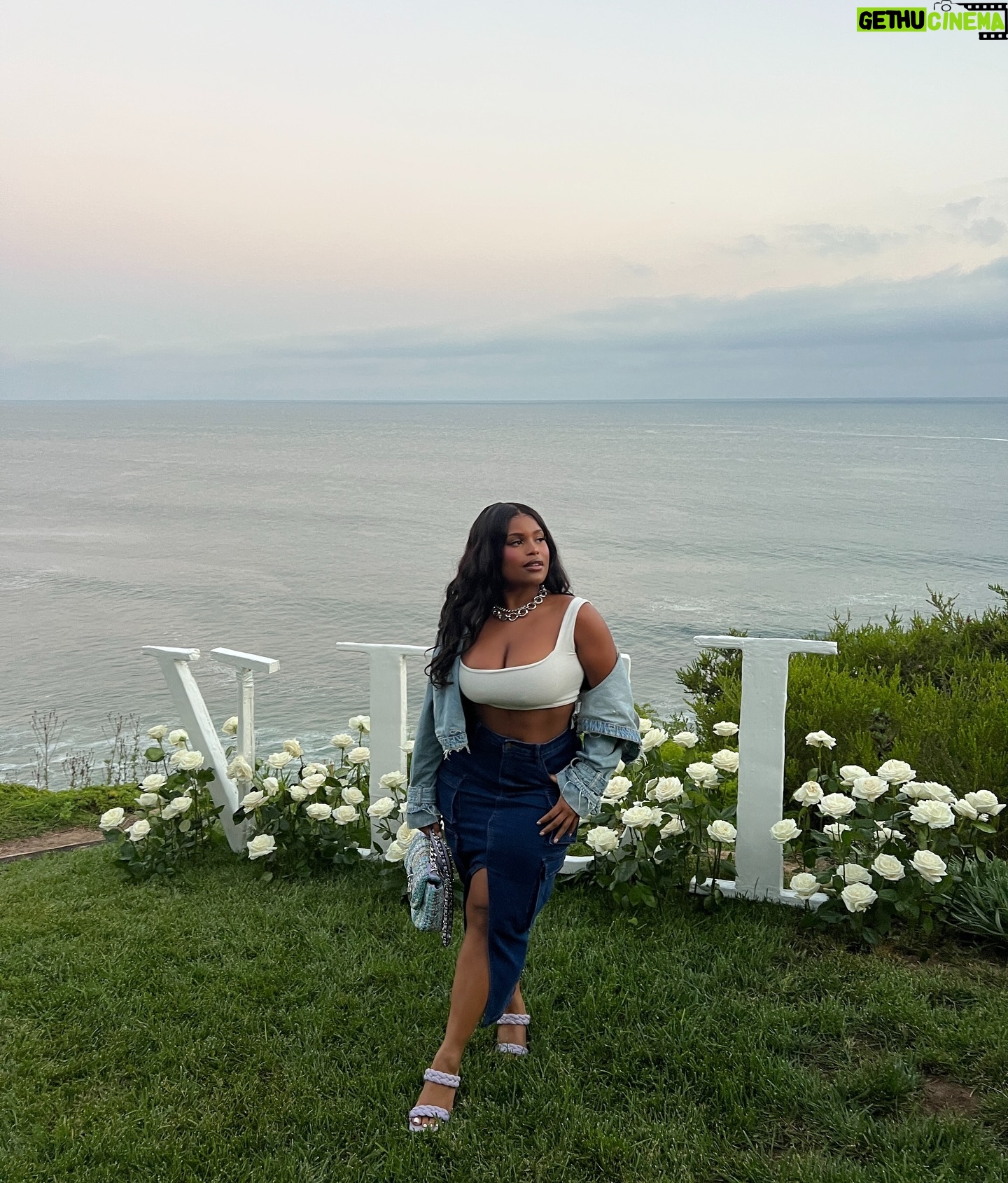 Tyla Gomez - 1.2K Likes - hello september, be good to me 💗
