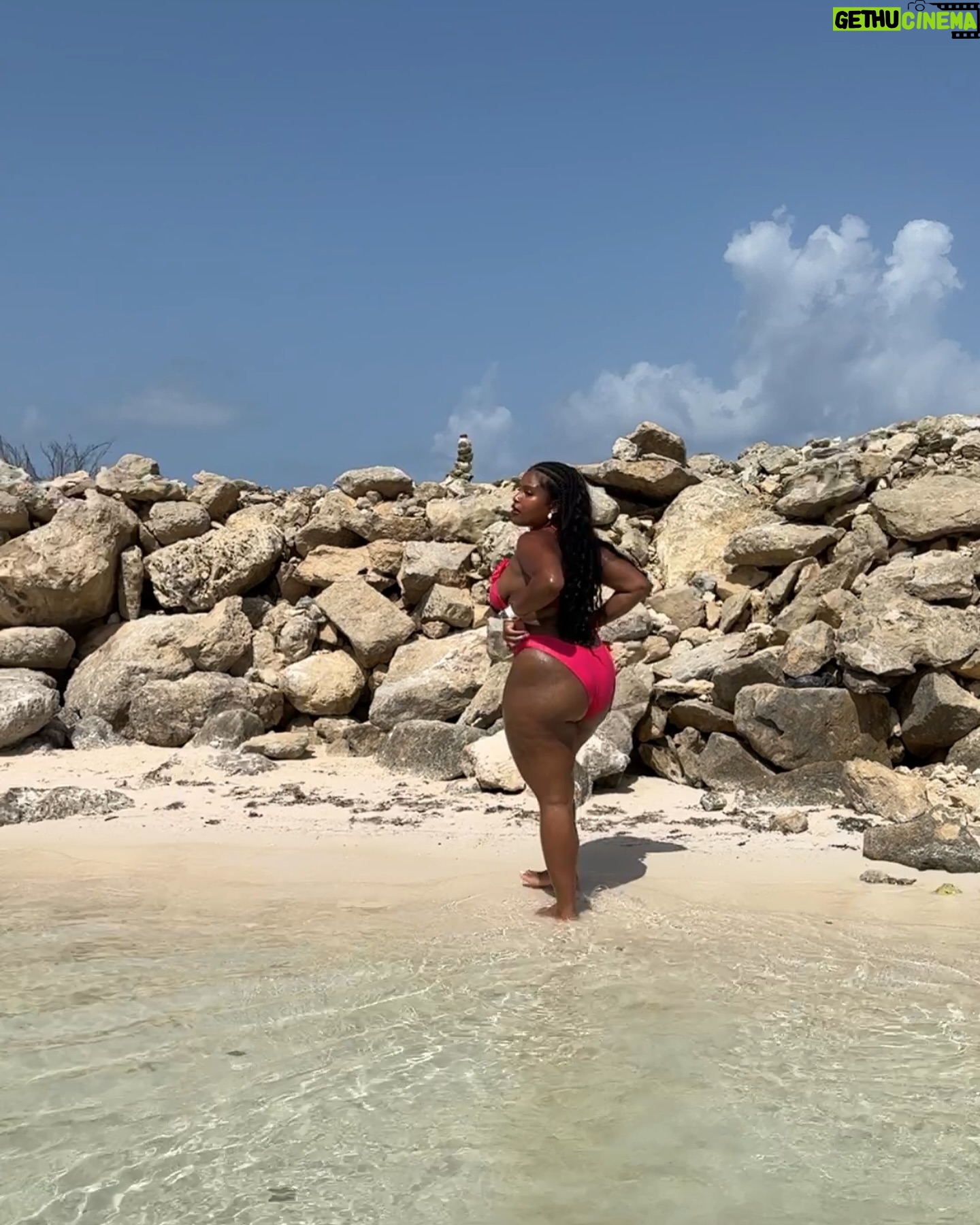 Tyla Gomez - 1.8K Likes - sizzling 🔥