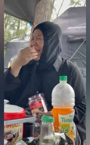 Umie Aida Instagram - Hati dan perasaan tidak boleh di iya atau ditidakkan. Gituuuuu… ~ episod 5 ~ cinta tiga segi ~ #buma #camping