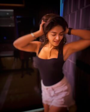 Vaibhavi Shandilya Instagram - Touch of playful allure, owning the night in style ! 😌