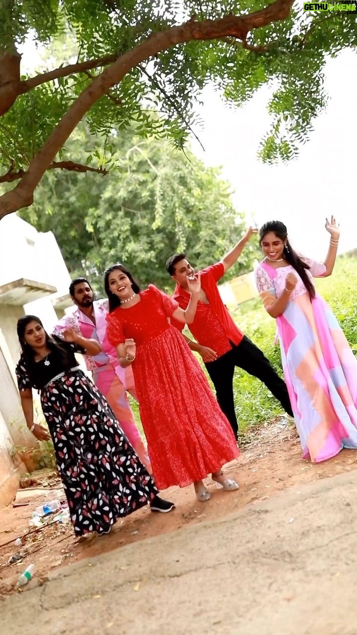 Vaishali Thaniga - 51.9K Likes - Makkamishi 💃🏻💃🏻 with Mr & Mrs chinnathirai family for upcoming “ garden round “ only on @vijaytelevision @sathya.dev
@puvi_arasu_official
@mohana_priya_t
@anjali_manasvi