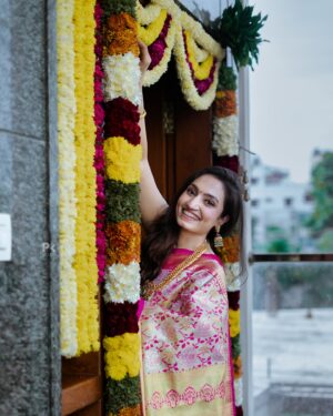 Vaishnavi Gowda Instagram - ವರಮಹಾಲಕ್ಷ್ಮೀ ಹಬ್ಬದ ಹಾರ್ದಿಕ ಶುಭಾಶಯಗಳು 🙏🏻✨

📸 - @pkstudiophotography 
Outfit - @shimmer_designer_studio
Jewellery- @rent_abharan