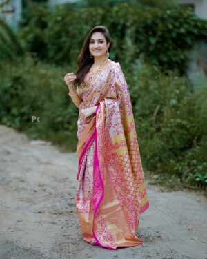 Vaishnavi Gowda Instagram - ವರಮಹಾಲಕ್ಷ್ಮೀ ಹಬ್ಬದ ಹಾರ್ದಿಕ ಶುಭಾಶಯಗಳು 🙏🏻✨

📸 - @pkstudiophotography 
Outfit - @shimmer_designer_studio
Jewellery- @rent_abharan