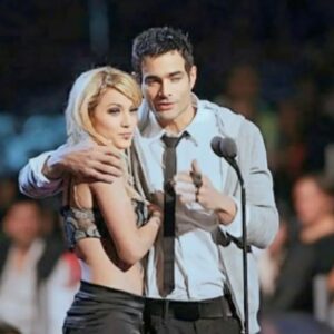 Valeria Gastaldi Instagram - #tbt 2007 MTV Awards.  Presentando junto a @valeriagastaldi a @kudaiofficial @divisionoficial y @jesseyjoy en el @palaciodelosdeportesmx  Recuerdo haber hecho red carpet. Estaba con  @reginacinta y casualmente cotorreamos con nada más y nada menos que Mr. Robert Smith @thecure  Lo demás fue disfrutar con tutto y con tutti! Full Rock and Roll. ✨✨✨✨✨✨✨✨✨✨✨✨✨