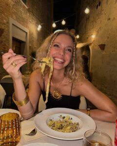 Vanessa Aleksander Most Liked Photos and Posts