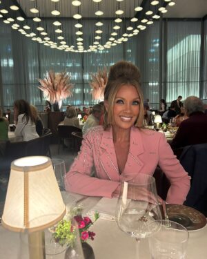 Vanessa Williams Instagram - After glow from NYFashionWeek at @chefjgv @425restaurant with my gorgeous @pradawestend costars @amydibartolomeo @georgiebuckland_  Thank you Chef for a spectacular dinner and a lovely welcome to NY for my girls 🥂