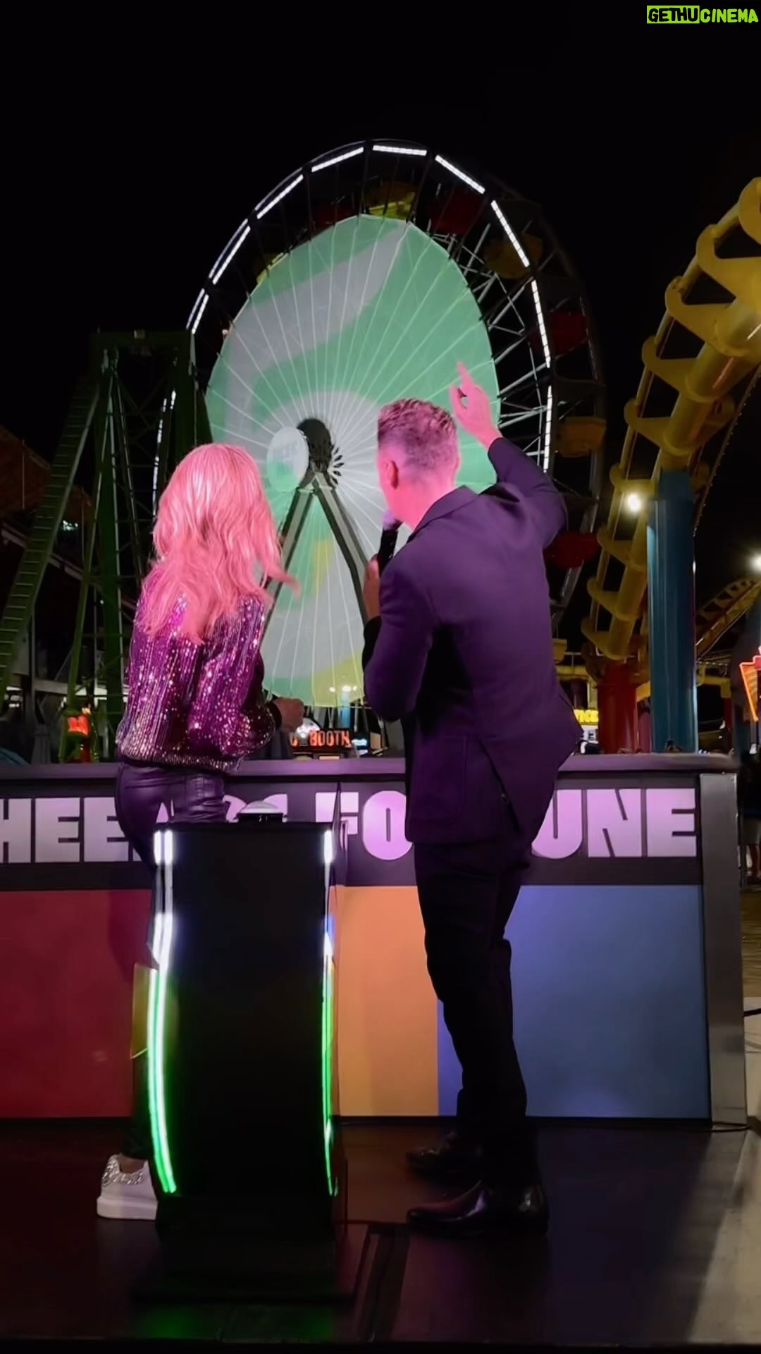 Vanna White - 10K Likes - Santa Monica Pier’s got that Wheel of Fortune glow🤩
Ryan & Vanna lit up the iconic Santa Monica Pier Ferris Wheel tonight in celebration of the new season, premiering Sept. 9!