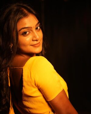 Varshini Suresh Instagram - 💛

Outfit: @shethala_the_custom_clothier 
Shot by @selva_sk_dop 
MUA: @artistrybymadhumitha 
Hairdo: @br_makeupartistry 

#newpost #yellow #trending #matta #yellowsaree #viral #dance #trisha #vijay #thegoat #photography #instagood #instagram #insta #instalike #trendingnow #igers #igdaily