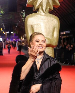 Vera Fischer Instagram - 🏆@festivaldecinemadegramado 💫
Lindas lembranças ⭐️
Agosto - 2024
Obrigada a todos os envolvidos 🙌
✨@eufernandotorquato - beauty
✨make-up @patmcgrathreal
✨aplique @soucarlosciqueira
✨@sarajoias.oficial
✨@amarelourca