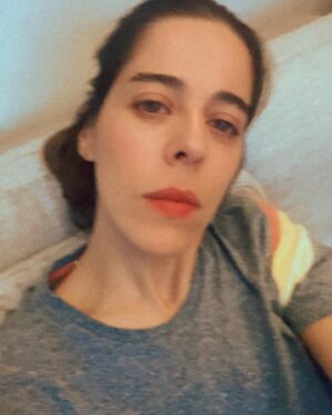 Verónica Bravo Instagram - Este mes cumplí 35. Déjenme en paz.