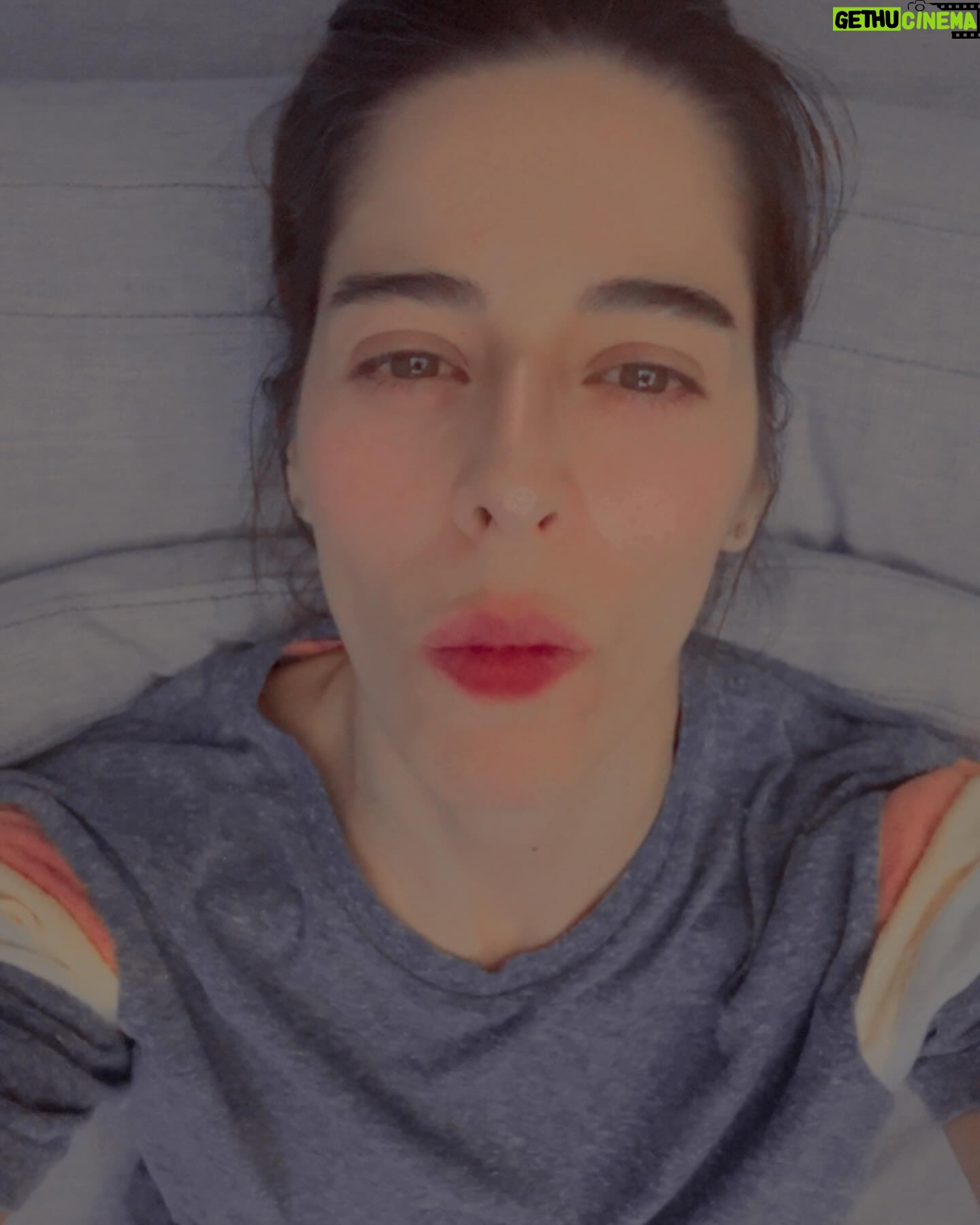 Verónica Bravo - 12K Likes - Este mes cumplí 35. Déjenme en paz.