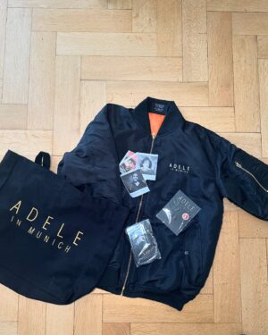 Veronica Ferres Instagram - Adele - Giveaway! 🎼

Wir ihr wisst, war ich vor einiger Zeit auf dem großartigen @adele - Konzert. Hier auch etwas tolles geschenkt bekommen. Zu ihrer letzten Konzertwoche hier in München, möchte ich gerne ein tolles Fanpaket an euch verlosen. 

Alles, was ihr dafür tun müsst: 

1. Folge mir hier auf Instagram
2. Like diesen Beitrag
3. Erzähle mir in den Kommentaren, welcher dein Adele- Lieblingssong ist

Viel Glück! 🍀

Teilnahmebedingungen:
Teilnehmen kann jede geschäftsfähige Person, die ihren Wohnsitz in Deutschland hat. Der Rechtsweg ist ausgeschlossen und das Gewinnspiel ohne Gewähr. Instagram und Facebook stehen in keiner Verbindung zu diesem Gewinnspiel. Es wird weder von ihnen gesponsert noch unterstützt oder organisiert. Das Gewinnspiel läuft bis zum 02.09.2024. Der Gewinner / die Gewinnerin wird per direkter Nachricht auf Instagram informiert.

#adele #adelemunich