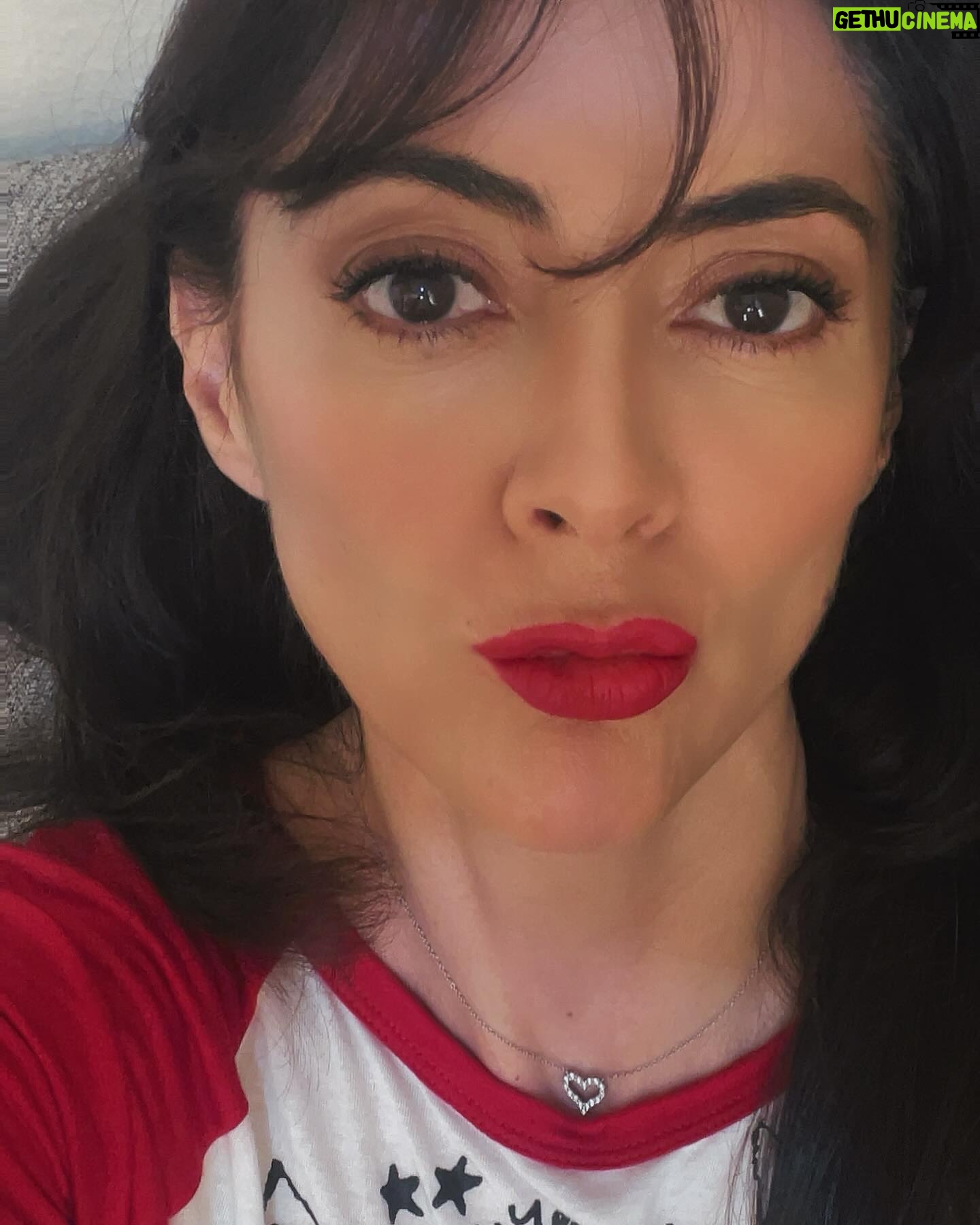 Verónica Jaspeado - 8.7K Likes - Es viernes y el puerco lo sabe 🐷🦋🥳así q dale a tu puerco alegría macarena 🧚🏾♂️