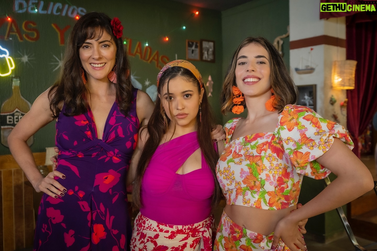 Verónica Jaspeado - 2.7K Likes - Nuestras queridas tropicalosas en #ElPrecioDeAmarte @verojaspeado @arantzaruiz_ @anacelesteoficial