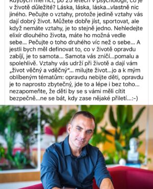 Veronika Kašáková Instagram - Únor 2018, dva roky po založení Nadačního fondu VK už byl Radek našim kamarádem a od té doby byl našim obrovským přínosem.

Jsem absolutně zdrcena odchodem pana profesora Radka Ptáčka. Měl pro mě obrovský význam nejen jako odborník, ale i jako člověk. Naše rozhovory mi vždy dodávaly odvahu a sílu, a jeho podpora mé práce byla neocenitelná. Radek věřil v to, co dělám, a byl velkým fanouškem našich projektů v Nadačním fondu VK . Opakované pozvání na jeho festival dětské psychologie a to, že každý náš průvodce prošel jeho pohovorem, bylo pro mě velkou ctí.

Jeho odchod je nenahraditelnou ztrátou. Jsme všichni v šoku. Zůstane v mých vzpomínkách jako někdo, kdo měl vždy srdce na správném místě a neúnavně pracoval na tom, aby naše projekty vnímala veřejnost pozitivně. Je těžké si představit, že už tu s námi není.

Jeho slova o lásce budou navždy vryté hluboko v mém srdci.

Upřímnou soustrast jeho překrásné rodině 🖤🕊️

Je mi to tak líto, nemohu tomu uvěřit …