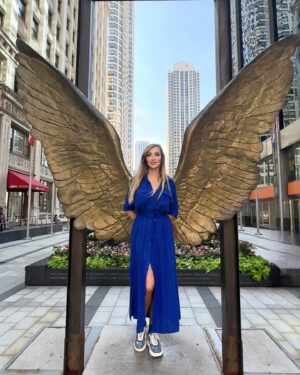 Veronika Mindal Instagram - Every summer, I make it a tradition to visit Chicago—my favorite city in America. My top five favorite  are San Diego, Chicago, Washington, D.C., Hawaii, and New Orleans. While everyone rushes to the crowded, tourist-filled streets of Los Angeles, New York, and Miami, these cities don’t truly capture the soul of America. I highly recommend exploring my list for a more authentic experience. 
.
.
.
Dress by @theory__ 
.
.
.
.
#actress #model #maturemodel #singer #songwriter #Hollywood #LosAngeles #NewYork #Paris #Milan #Ukraine #talent #artist #Instagram #Instastyle #tattooedgirl #Insta #vogue #style #outfit #fashioninspiration #fashion #design #fashiondesign  #veronikamindal