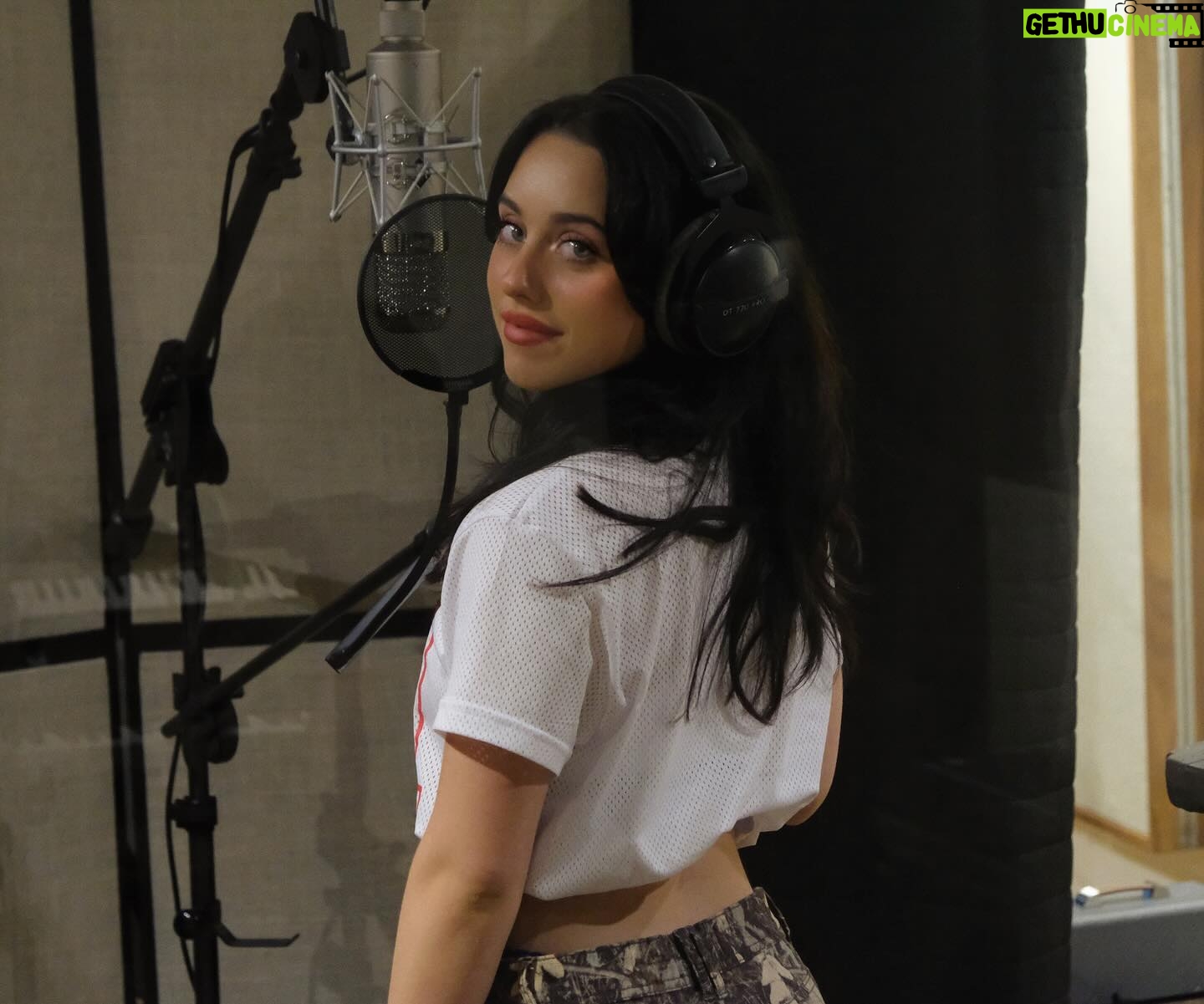 Victoria Azevedo - 1.3K Likes - They call us the studio rats 🐀 🤘🏻