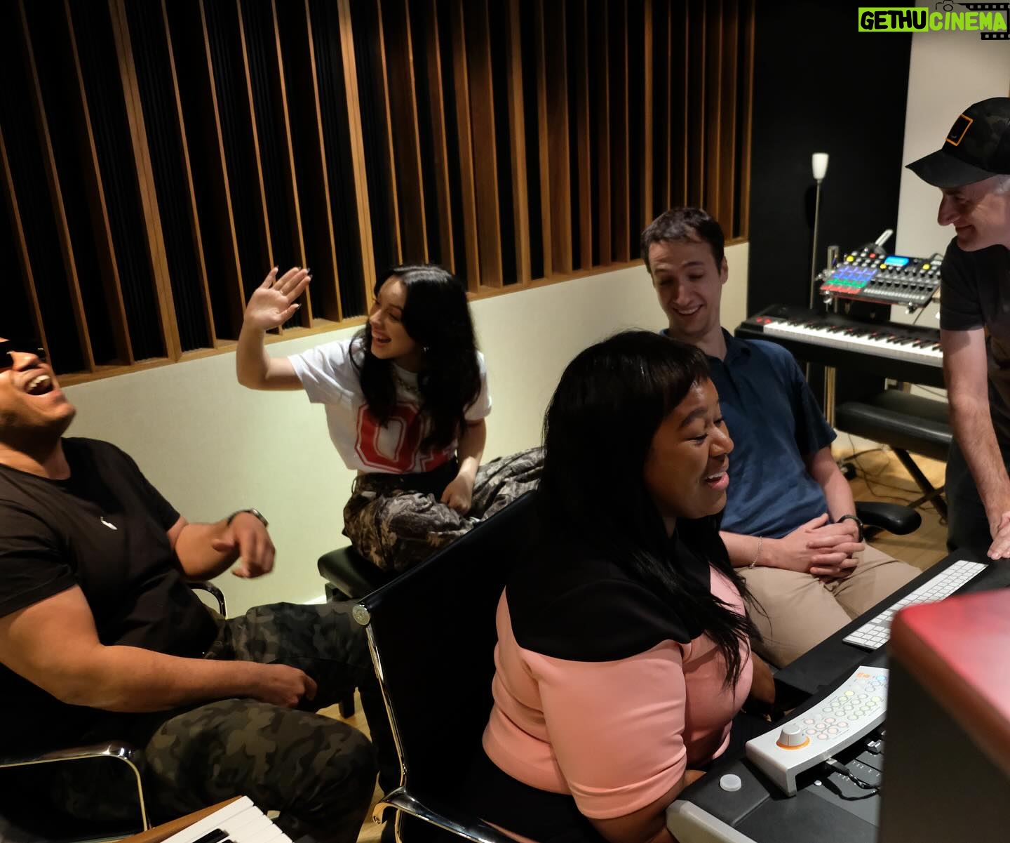 Victoria Azevedo - 1.3K Likes - They call us the studio rats 🐀 🤘🏻