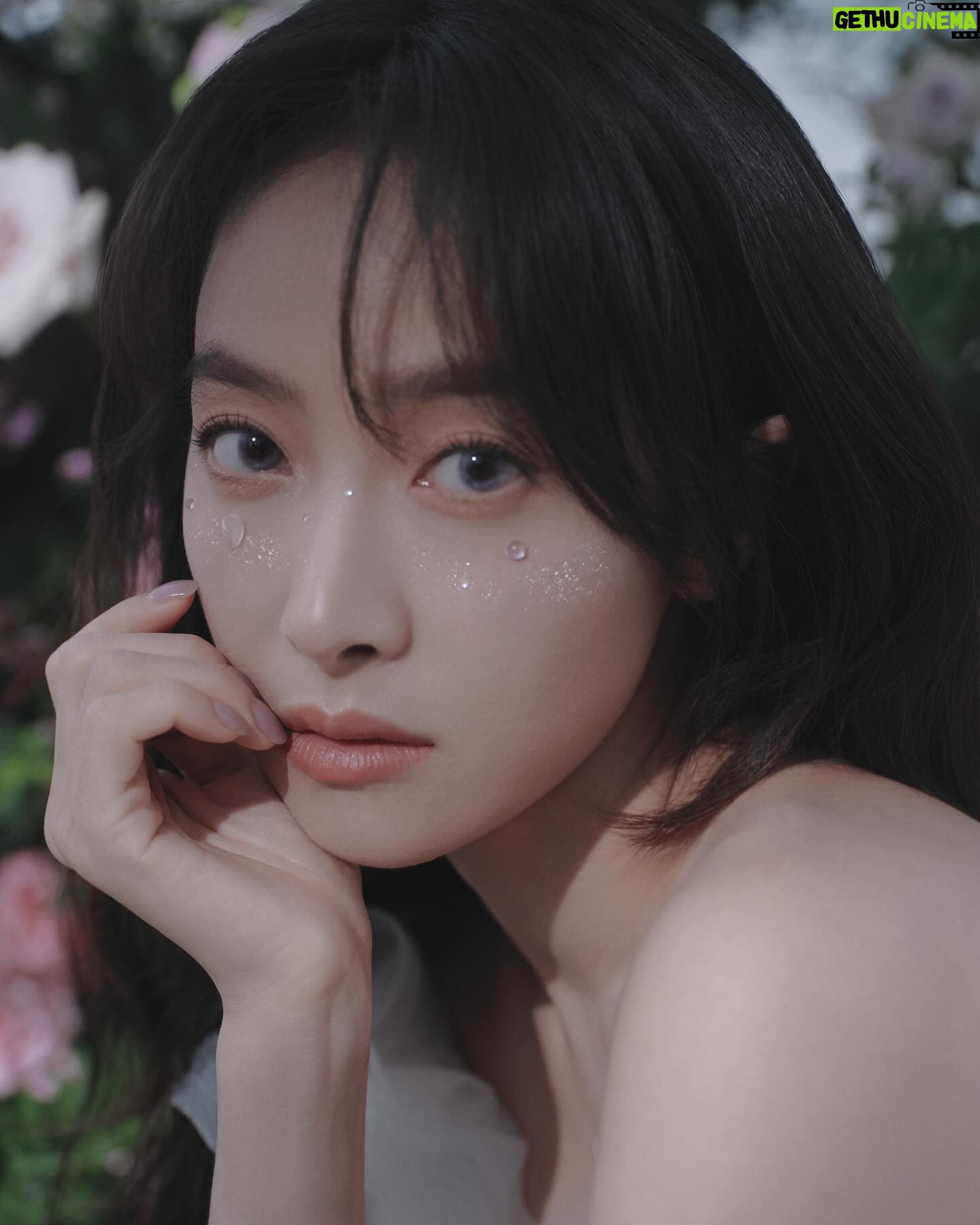Victoria Song - 159K Likes - 15周年~快乐🎉f(x)
해피 15주년~