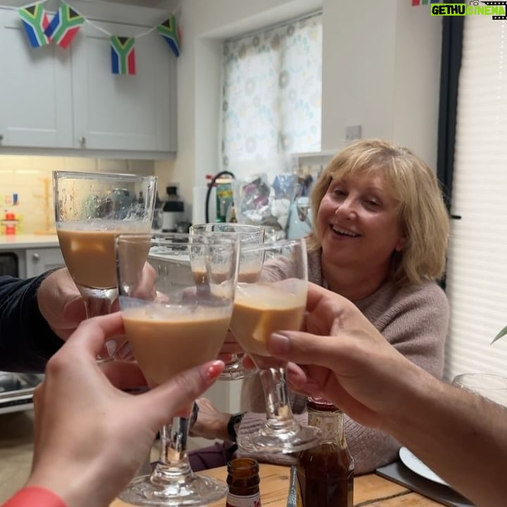 Victoria Spence - 4.7K Likes - A DREAM COME TRUE 😭😭😭😭😭
After surprising mike with a trip to New York for his 30th 6 years ago, he's always told me my 30th is going to top it, and I think he's outdone any trip ill ever go on for the rest of my life 🥹 and to top it off, my mum and dad are sending us on a safari while we're there!
Only 85 days to wait🙇🏼♀️ but first, I'm heading to host my first abroad retreat in Greece tomorrow 💃🏼💃🏼 I've been so stressy and obsessy about everything for the retreat, so this was the perfect suprise to help me let go and get excited ❤️#surprise #30thbirthday #southafrica