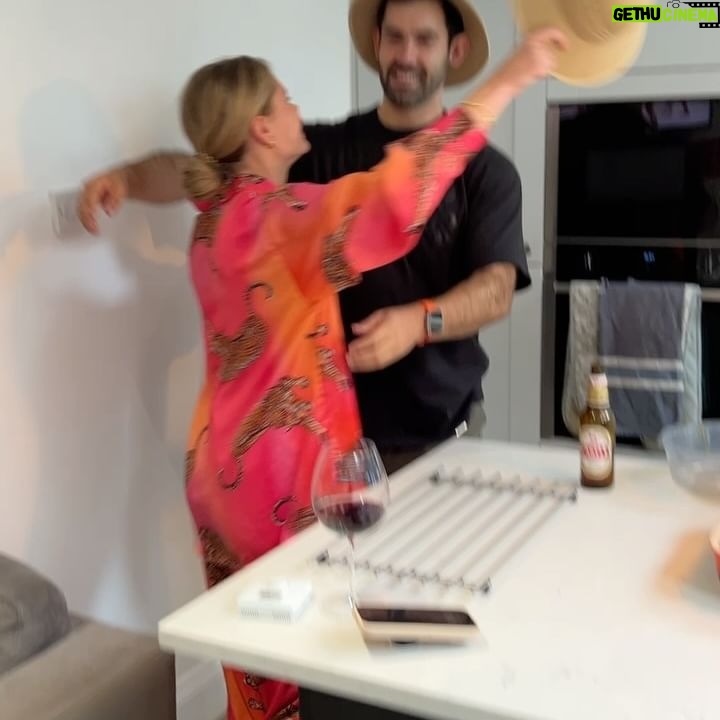 Victoria Spence - 4.7K Likes - A DREAM COME TRUE 😭😭😭😭😭
After surprising mike with a trip to New York for his 30th 6 years ago, he's always told me my 30th is going to top it, and I think he's outdone any trip ill ever go on for the rest of my life 🥹 and to top it off, my mum and dad are sending us on a safari while we're there!
Only 85 days to wait🙇🏼♀️ but first, I'm heading to host my first abroad retreat in Greece tomorrow 💃🏼💃🏼 I've been so stressy and obsessy about everything for the retreat, so this was the perfect suprise to help me let go and get excited ❤️#surprise #30thbirthday #southafrica