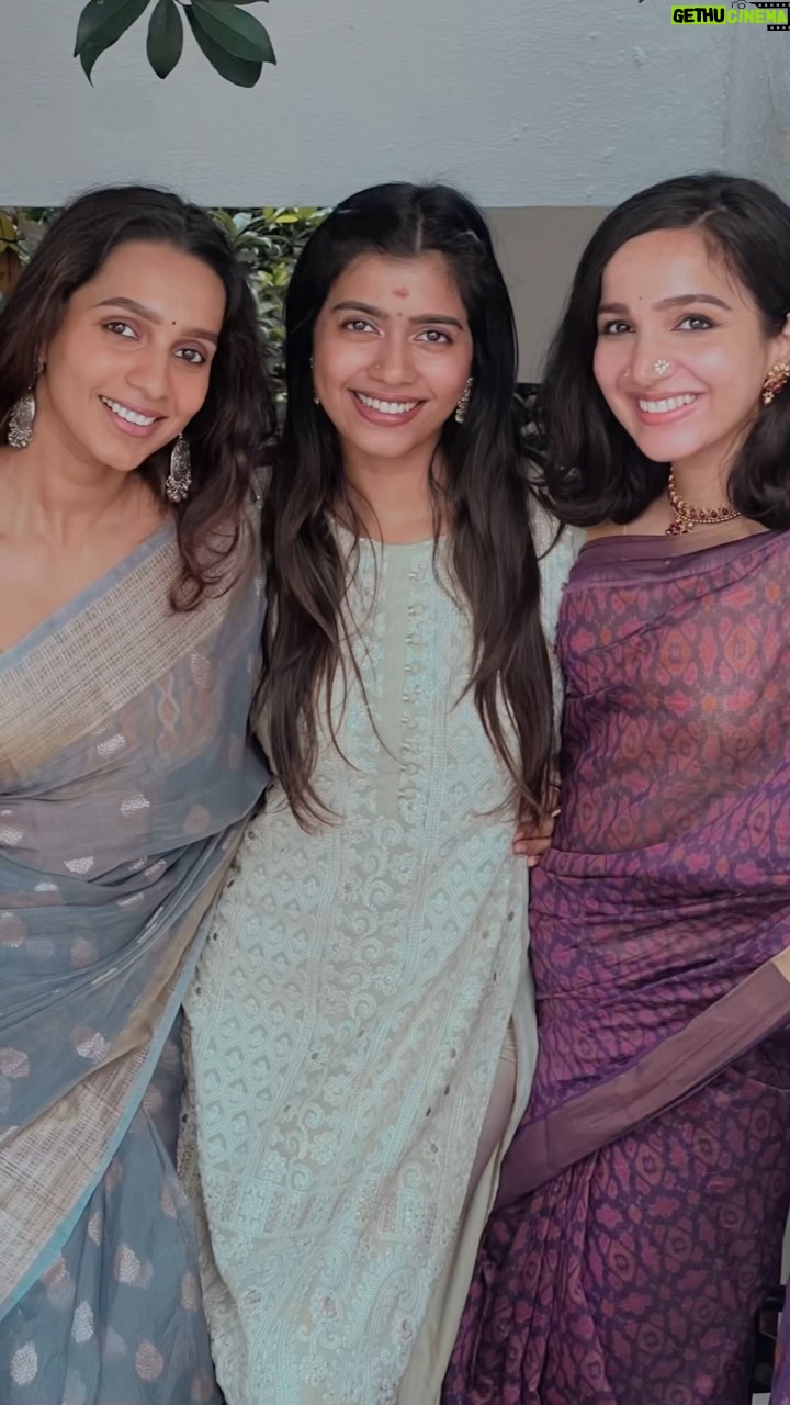 Vinsu Rachel Sam - 9.4K Likes - Don’t be surprised if you find us being completely normal one minute and absolutely nuts the next.
It’s just us 🤷🏻♀️
#menmybeetches ❤️ #loveinlanka