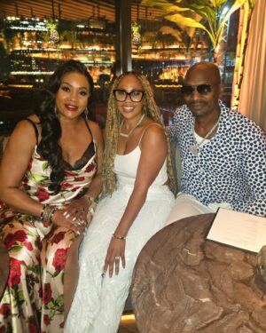 Vivica A. Fox Instagram - Happy Blessed Sunday Dawlings! #AboutLastNite FUNTIMES in London @americanblackfilmfestival GLOBAL 4 @thelostholliday w Director @jussiesmollett Exec Producers @ceoazarel #Tony Cast @jabariredd @londyncarter42 & Thanks @todrick 4 ya luv n support! Rocking @lagencefashion dress @candyicejewelry @louboutinworld shoes @machandmach bag Thankx @laila_dar79 Makeup @angel_aculey Hair/Pix @heatherdapaah Video/Pix @abjcoleman #LifeIsGood #GodIsGood #Blessed #Respect #GurlPower #VivicaFoxHair #TeamVivica #TeamFox #MyGrindDontStop #LegitimateCareers #BossMoves #LoveWins #FILMLIFE #Actors #Producers #Director #ClassicBadChicks 🔥👏🏾🫅🏽👸🏽🎬👏🏾🔥