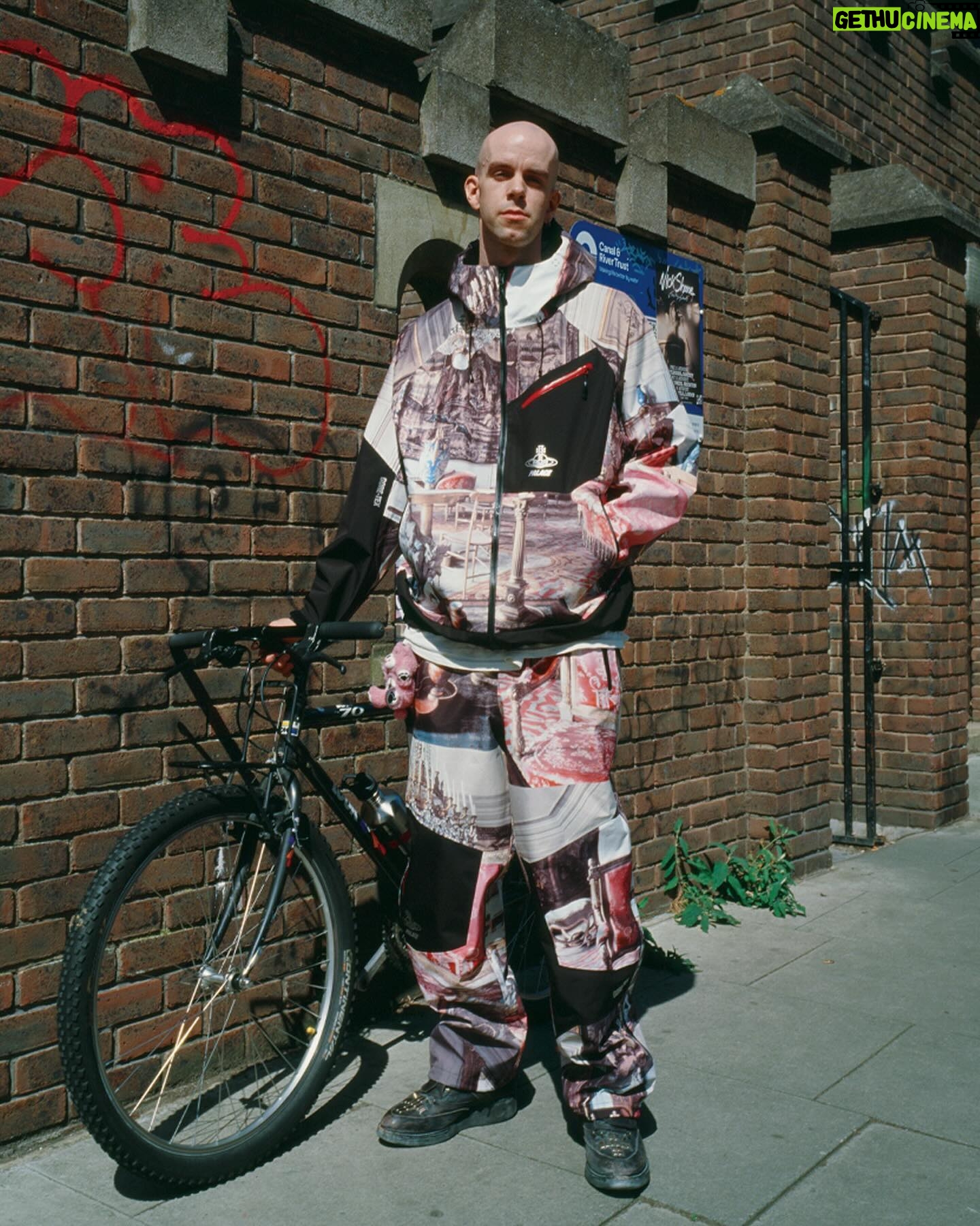 Vivienne Westwood - 52.9K Likes - __________
PALACE VIVIENNE WESTWOOD
LAUNCHING FRIDAY SEPTEMBER 6
AVAILABLE AT SELECT VIVIENNE WESTWOOD STORES
AND PALACE ONLINE & IN-STORE
CHECK WEBSITE FOR DETAILS
SHOT BY SHOICHI AOKI @aoki_street.1985