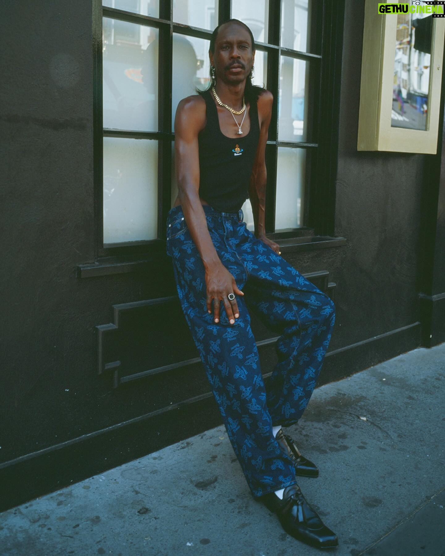 Vivienne Westwood - 52.9K Likes - __________
PALACE VIVIENNE WESTWOOD
LAUNCHING FRIDAY SEPTEMBER 6
AVAILABLE AT SELECT VIVIENNE WESTWOOD STORES
AND PALACE ONLINE & IN-STORE
CHECK WEBSITE FOR DETAILS
SHOT BY SHOICHI AOKI @aoki_street.1985