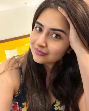 Vyoma Nandi Instagram - Bas koi mujhpe shayari kehde 💭❣️