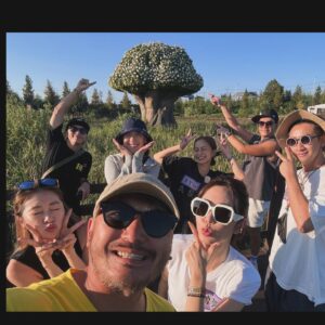 Windie Chang Instagram - 我們「玩」回來啦🤩🤩🤩🤩🤩🤩🤩
茫茫人海中能夠每一次跟不同優秀的人相遇❤️一起工作❤️很開心，也很感謝～

只能說這一趟又是一個好玩的不要不要的～
到時候玩粉們集合收看啦🤳