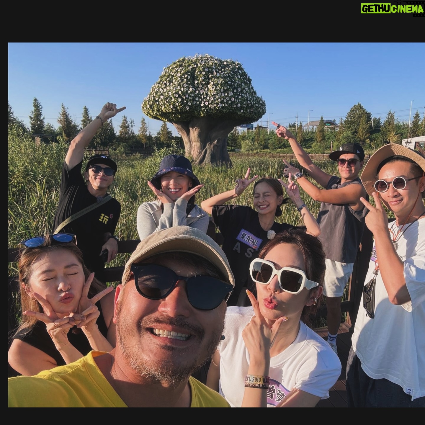 Windie Chang - 1.3K Likes - 我們「玩」回來啦🤩🤩🤩🤩🤩🤩🤩
茫茫人海中能夠每一次跟不同優秀的人相遇❤️一起工作❤️很開心,也很感謝~
只能說這一趟又是一個好玩的不要不要的~
到時候玩粉們集合收看啦🤳