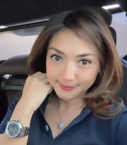 Actress Wiwid Gunawan HD Instagram Photos and Wallpapers August 2024